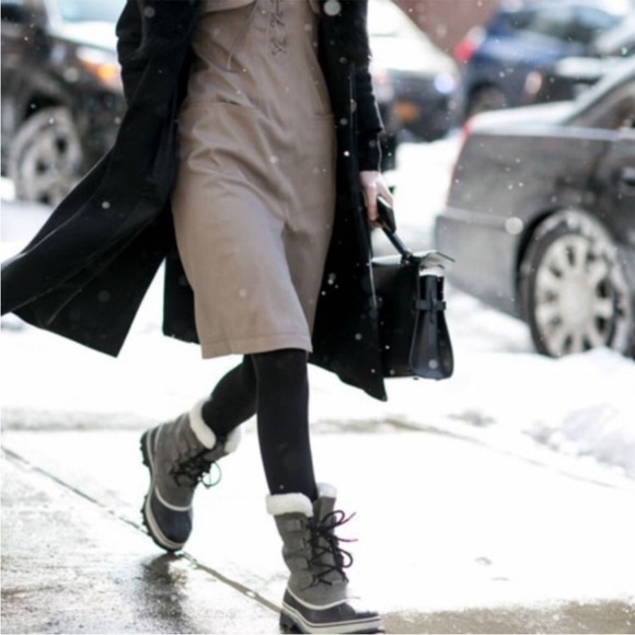 Sorel Black and Cream Winter Boots 8 - Picture 1 of 13